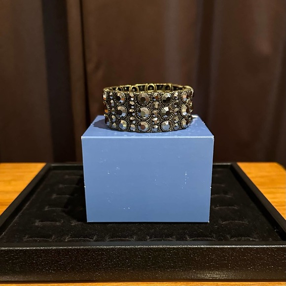 Antique Matt Gold Tone With Cut Crystals Lia Sophia “Twilight” Stretch Bracelet - Picture 3 of 12